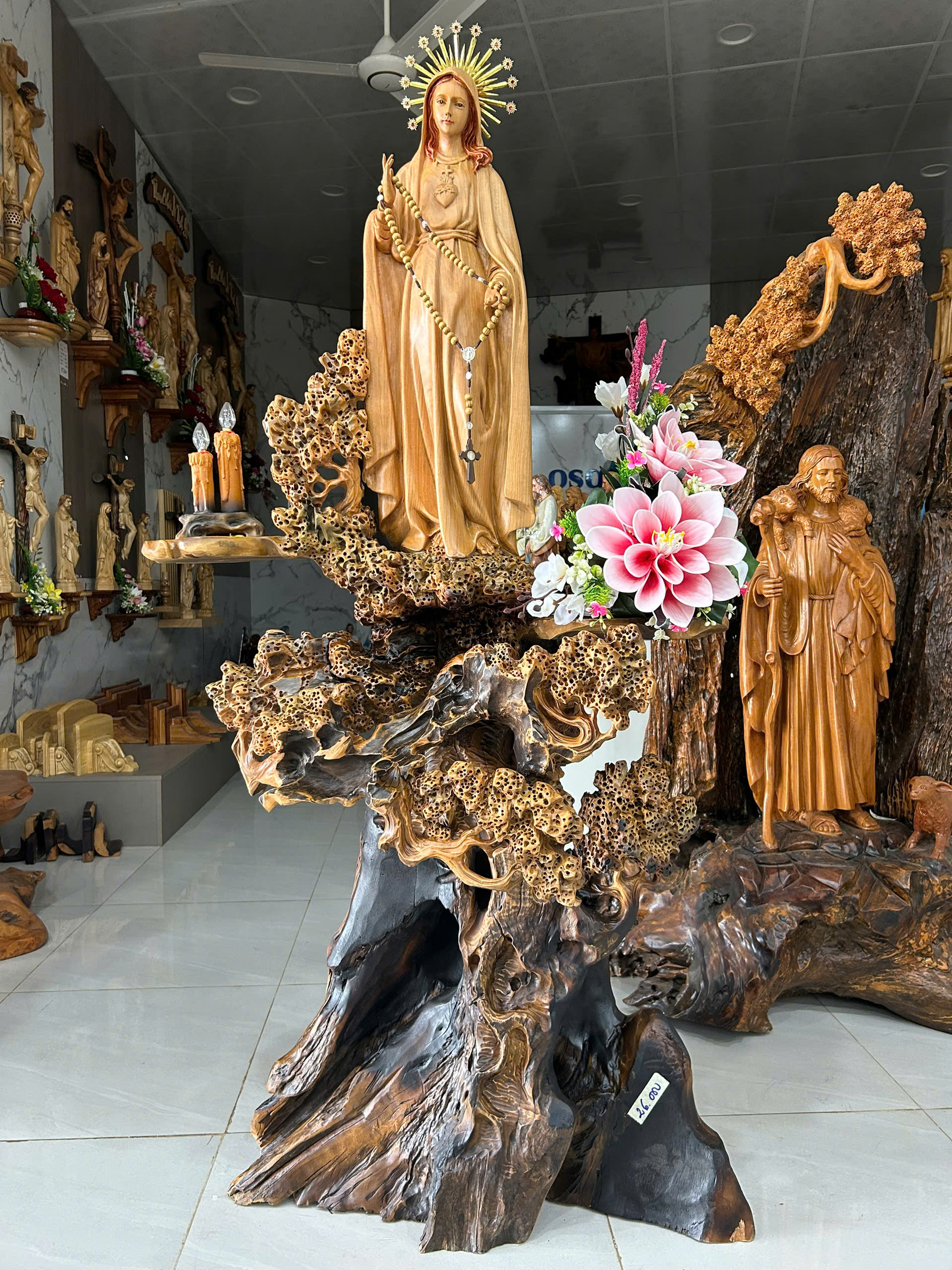 Tượng Mẹ trên cây sồi